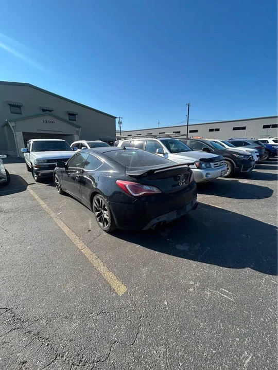 2016 Hyundai Genesis - Image 4 of 8