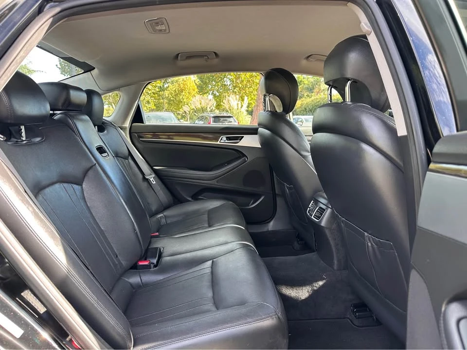 2016 Hyundai Genesis - Image 12 of 19