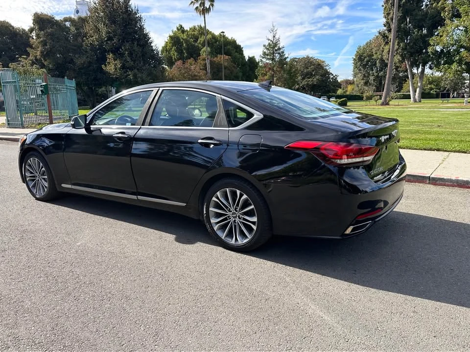 2016 Hyundai Genesis - Image 5 of 19