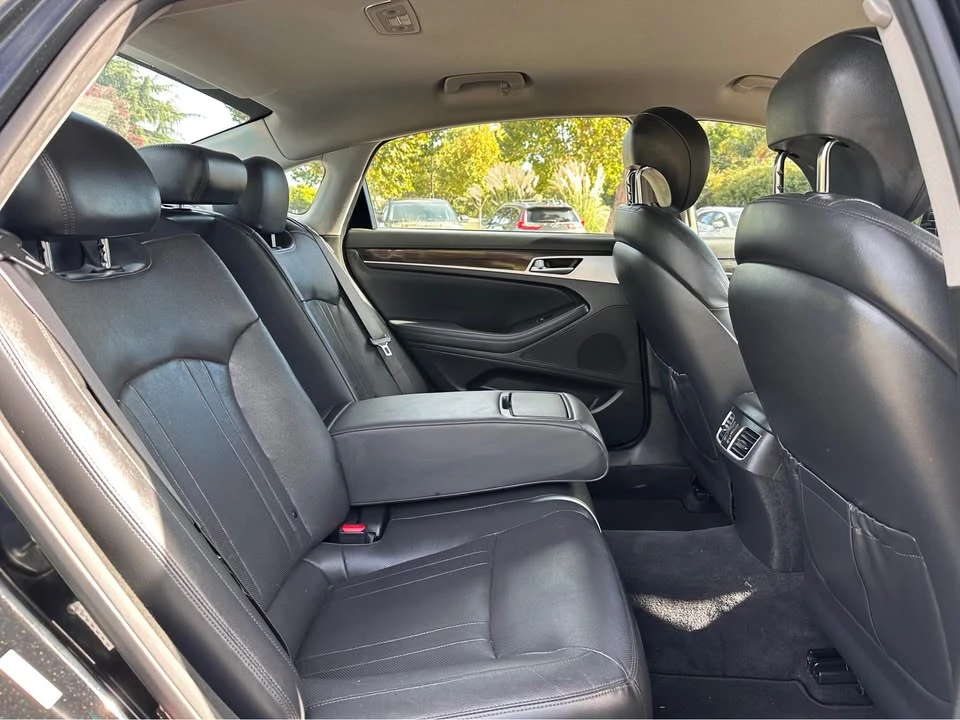 2016 Hyundai Genesis - Image 15 of 19