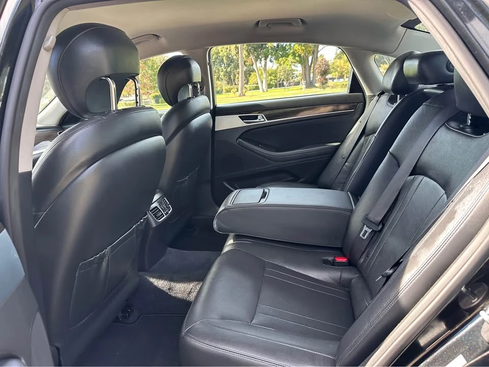 2016 Hyundai Genesis - Image 17 of 19
