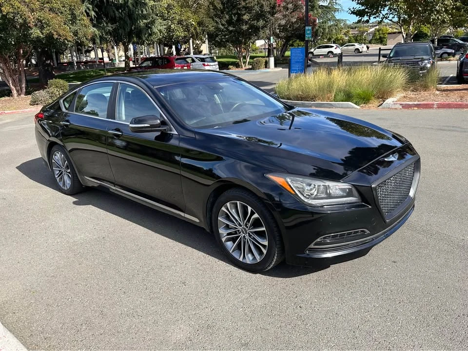 2016 Hyundai Genesis - Image 9 of 19
