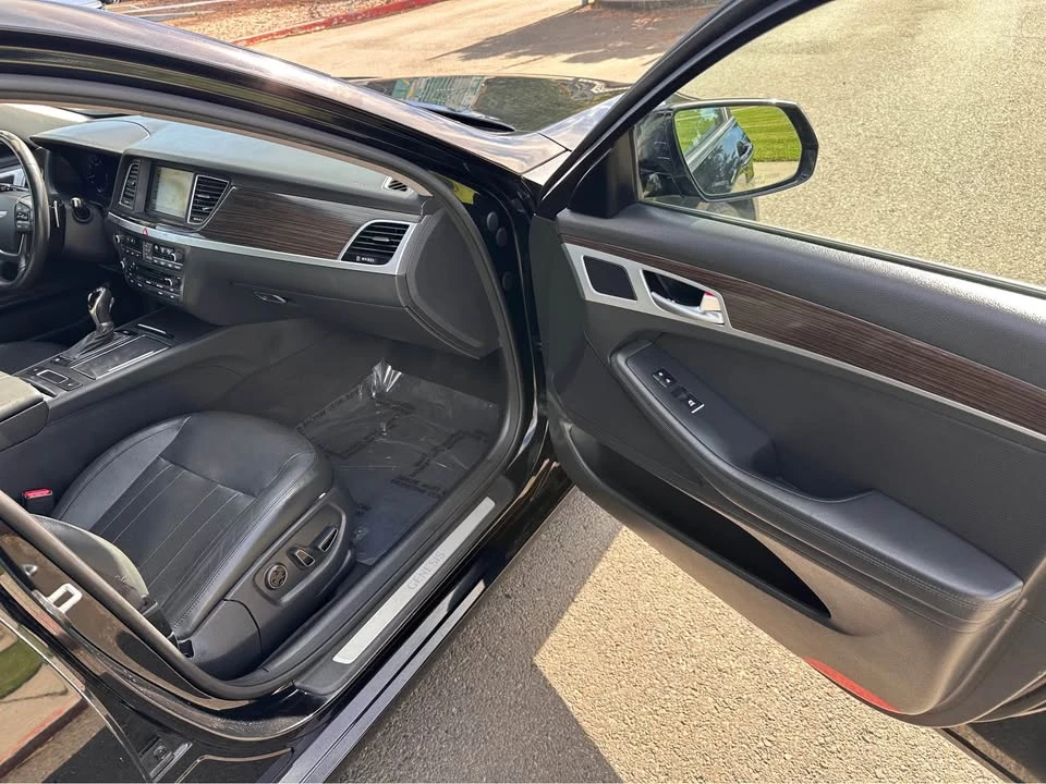 2016 Hyundai Genesis - Image 10 of 19