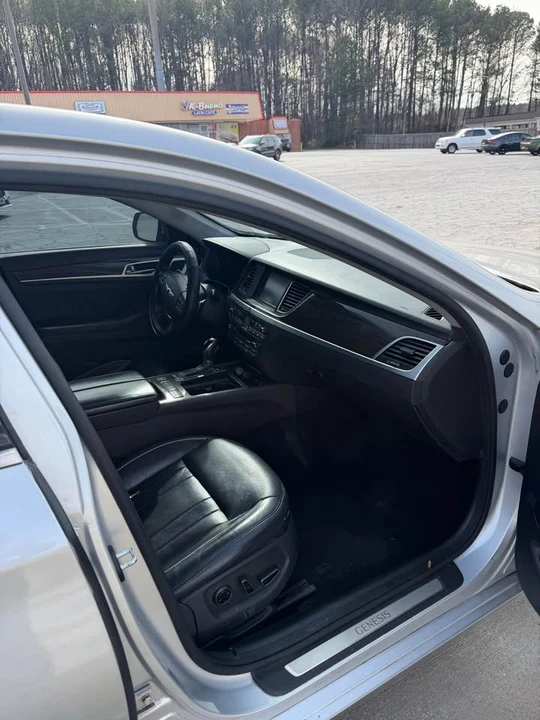 2016 Hyundai Genesis - Image 6 of 7