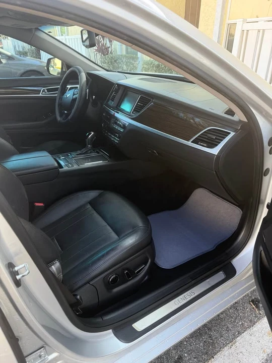 2016 Hyundai Genesis - Image 5 of 13