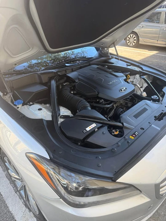 2016 Hyundai Genesis - Image 10 of 13