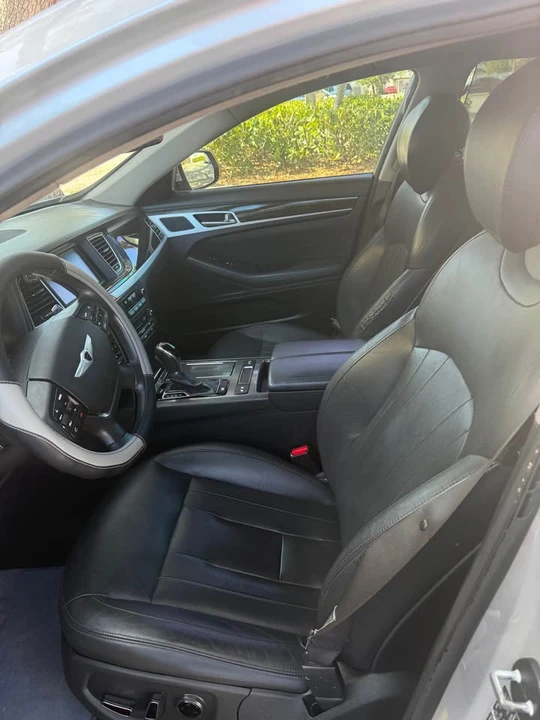 2016 Hyundai Genesis - Image 8 of 13