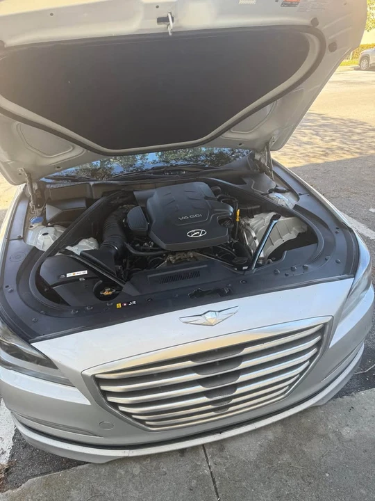 2016 Hyundai Genesis - Image 11 of 13