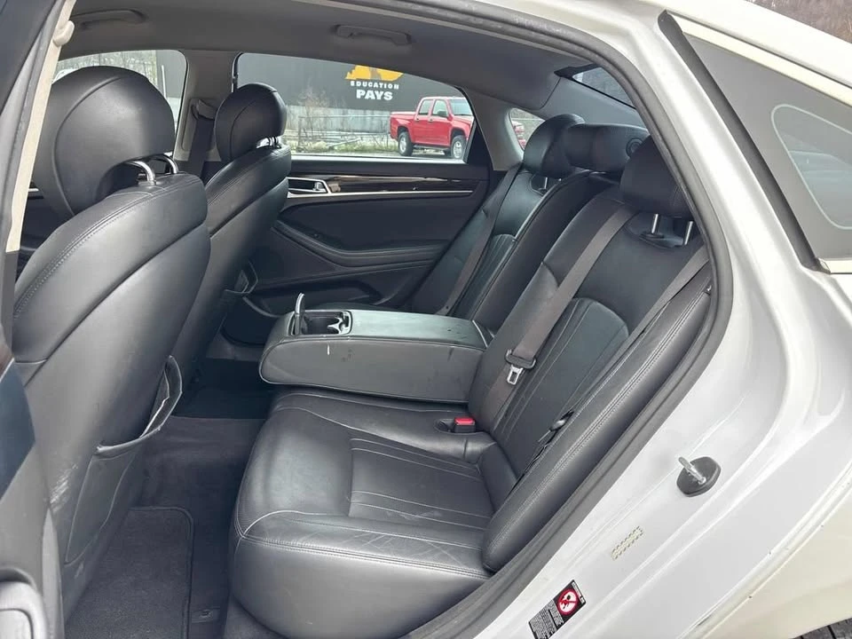 2016 Hyundai Genesis - Image 17 of 20