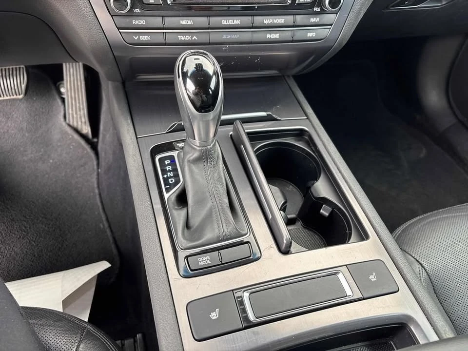 2016 Hyundai Genesis - Image 16 of 20