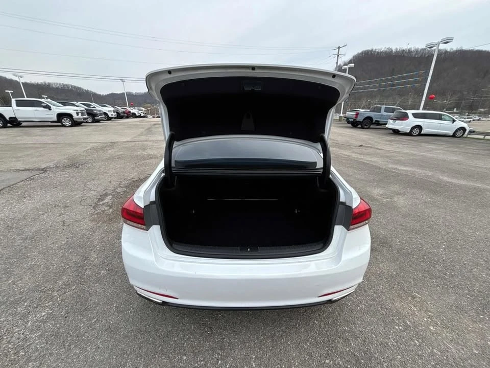 2016 Hyundai Genesis - Image 19 of 20