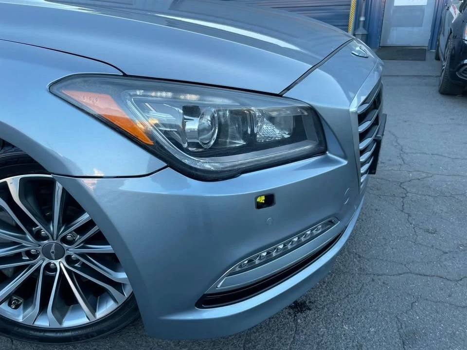 2016 Hyundai Genesis - Image 17 of 20