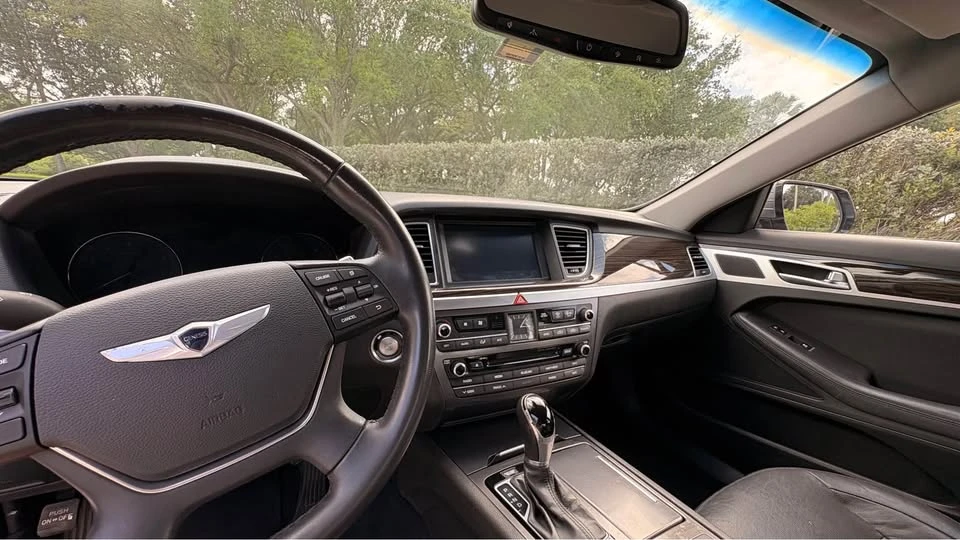 2016 Hyundai Genesis - Image 15 of 18