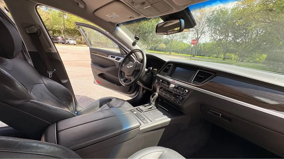 2016 Hyundai Genesis - Image 9 of 18