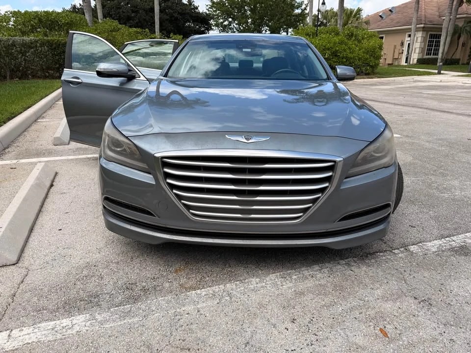 2016 Hyundai Genesis - Image 5 of 18