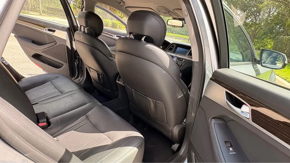 2016 Hyundai Genesis - Image 11 of 18