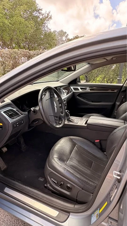 2016 Hyundai Genesis - Image 16 of 18