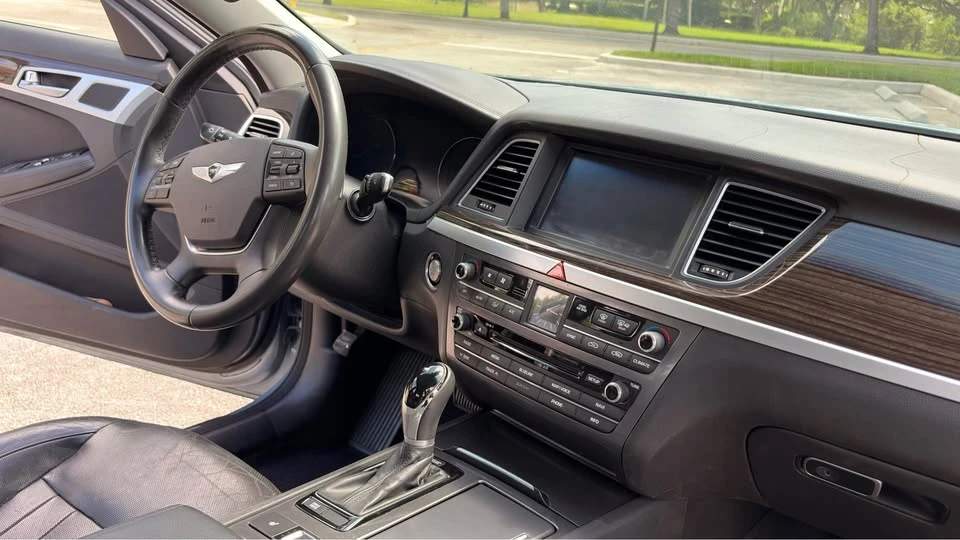2016 Hyundai Genesis - Image 7 of 18