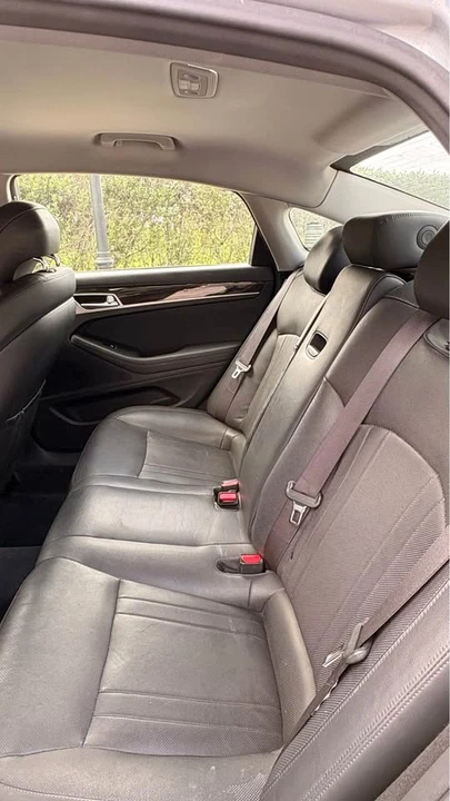 2016 Hyundai Genesis - Image 14 of 18