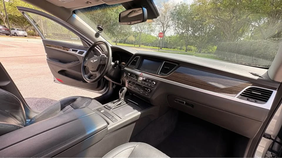 2016 Hyundai Genesis - Image 10 of 18