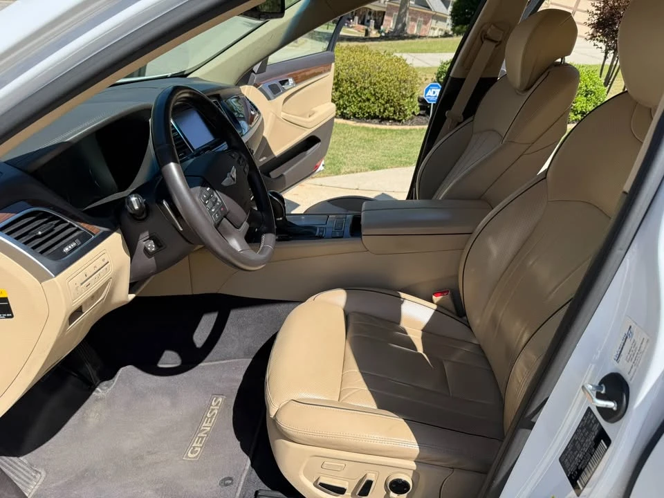 2016 Hyundai Genesis - Image 14 of 20