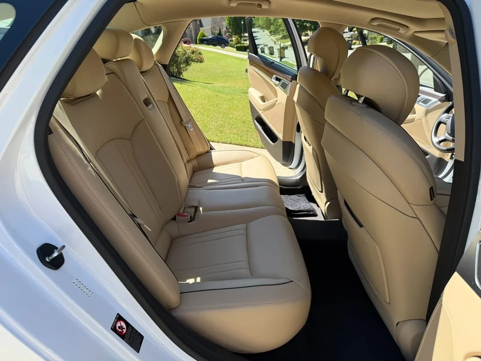 2016 Hyundai Genesis - Image 8 of 20