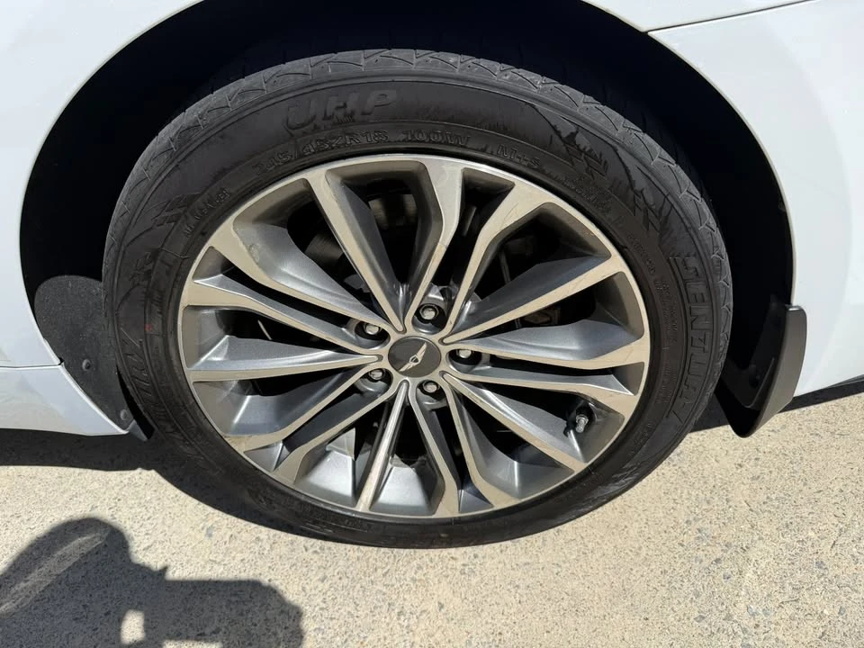 2016 Hyundai Genesis - Image 16 of 20