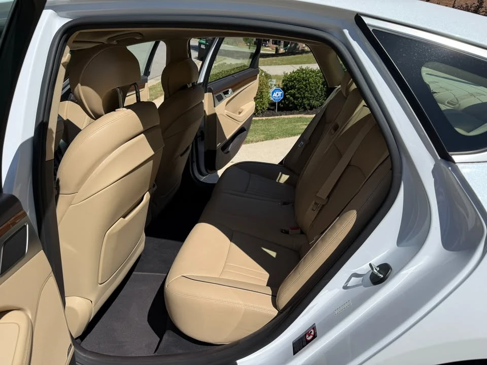 2016 Hyundai Genesis - Image 13 of 20