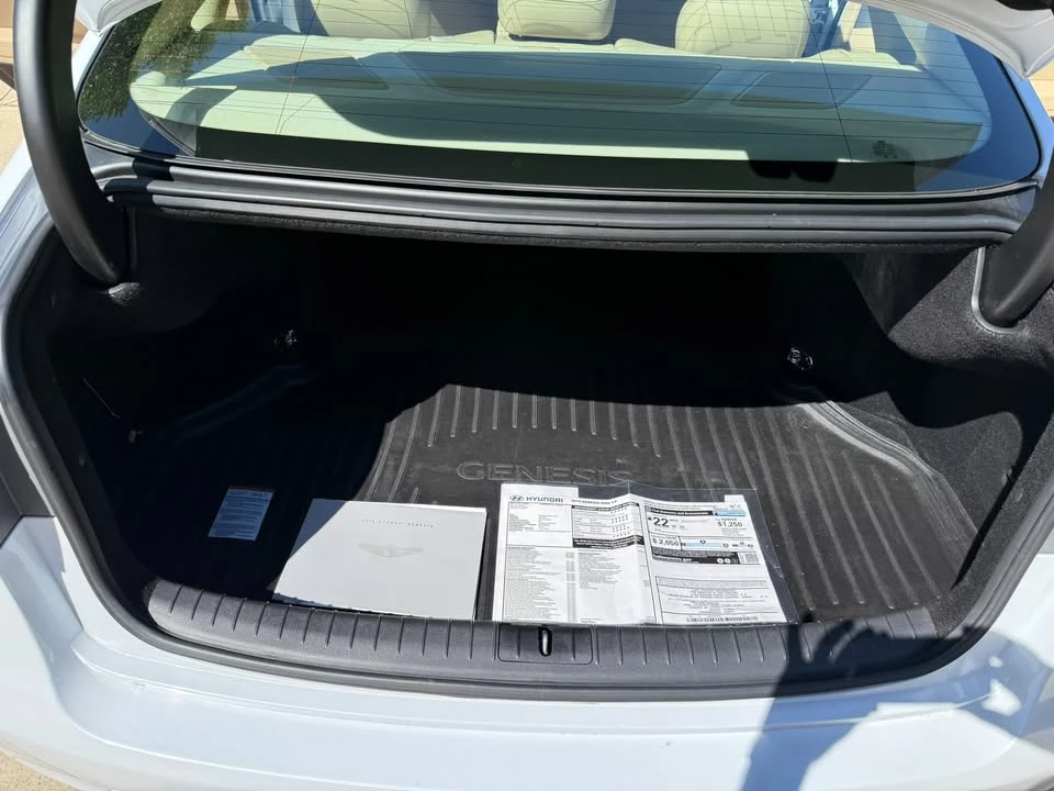 2016 Hyundai Genesis - Image 10 of 20
