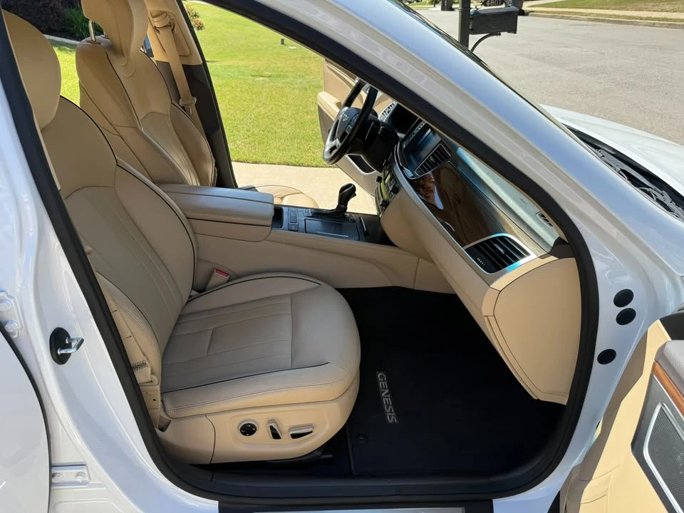 2016 Hyundai Genesis - Image 9 of 20