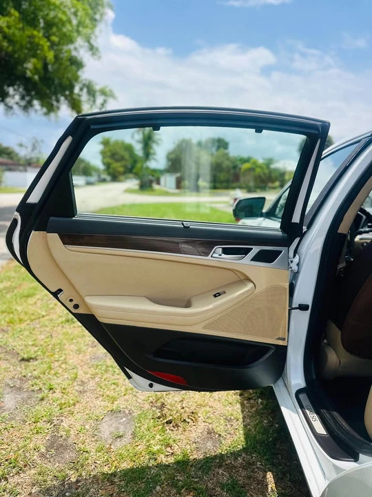 2016 Hyundai Genesis - Image 16 of 18
