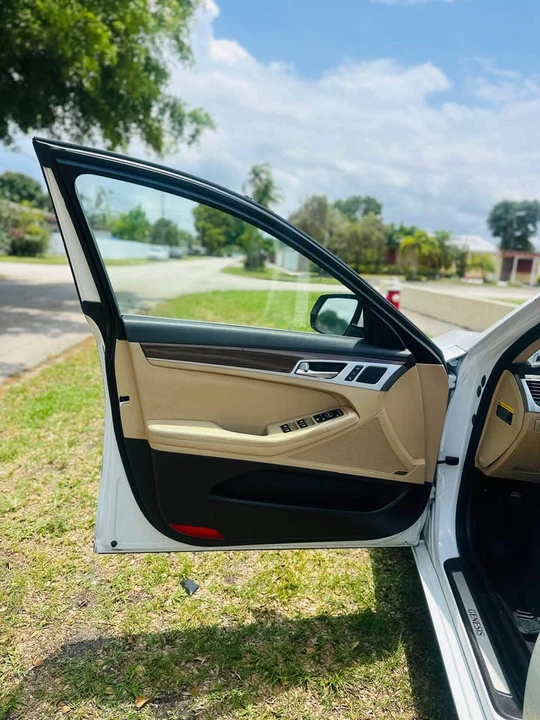 2016 Hyundai Genesis - Image 10 of 18