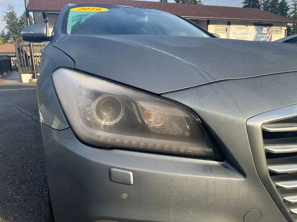 2016 Hyundai Genesis - Image 11 of 19