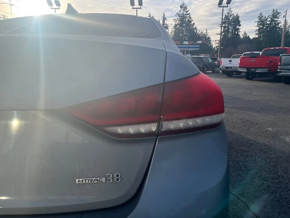 2016 Hyundai Genesis - Image 13 of 19
