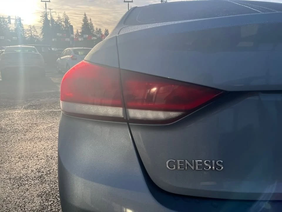 2016 Hyundai Genesis - Image 12 of 19