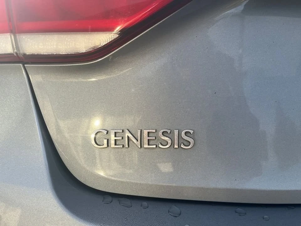 2016 Hyundai Genesis - Image 15 of 19