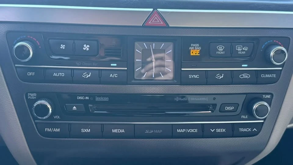 2016 Hyundai Genesis - Image 17 of 20