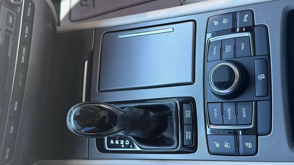 2016 Hyundai Genesis - Image 18 of 20