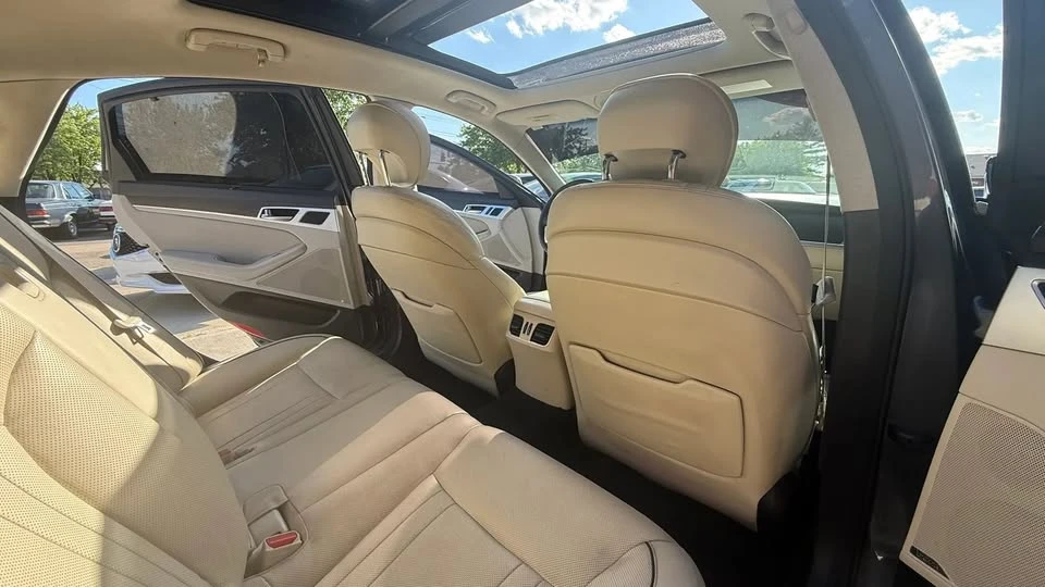 2016 Hyundai Genesis - Image 11 of 20