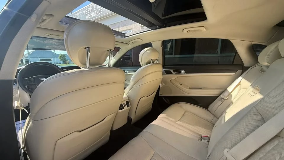 2016 Hyundai Genesis - Image 10 of 20