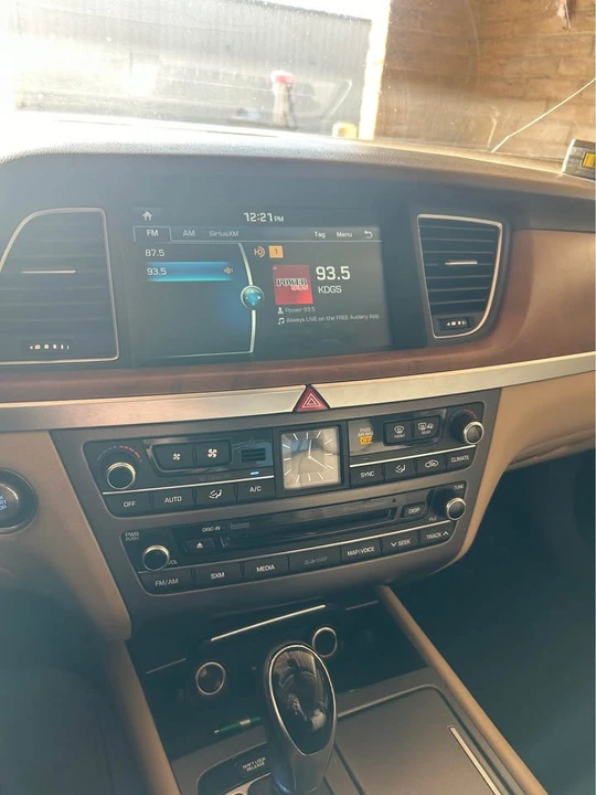 2016 Hyundai Genesis - Image 10 of 12