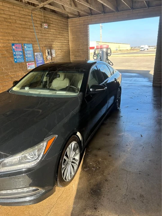 2016 Hyundai Genesis - Image 2 of 12