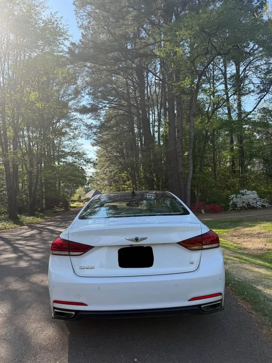 2016 Hyundai Genesis - Image 11 of 14