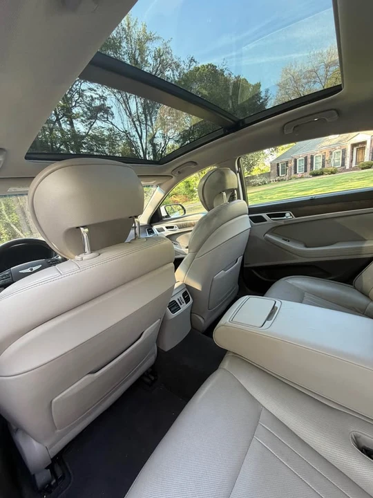 2016 Hyundai Genesis - Image 10 of 14