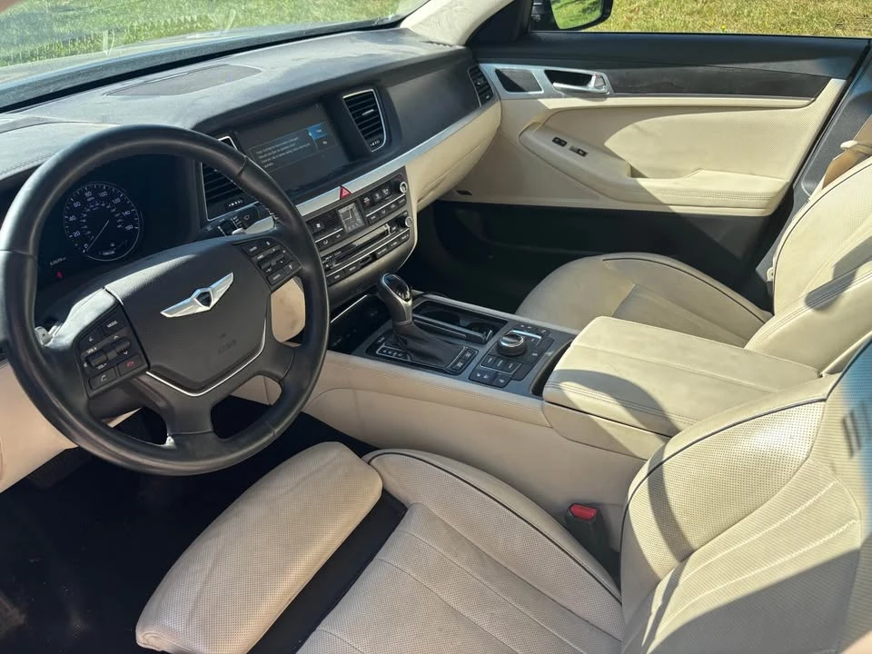 2016 Hyundai Genesis - Image 9 of 10