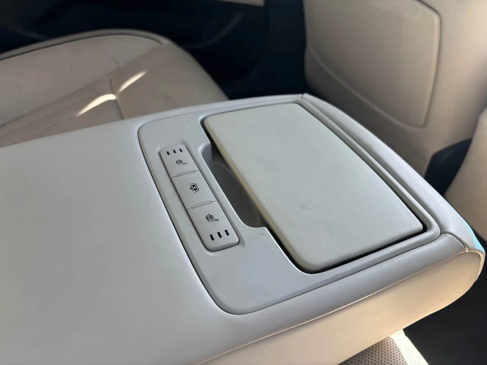2016 Hyundai Genesis - Image 5 of 10
