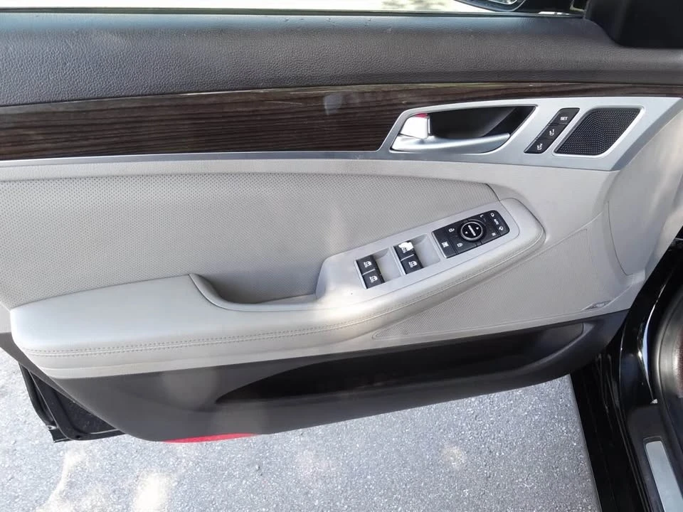 2016 Hyundai Genesis - Image 8 of 20