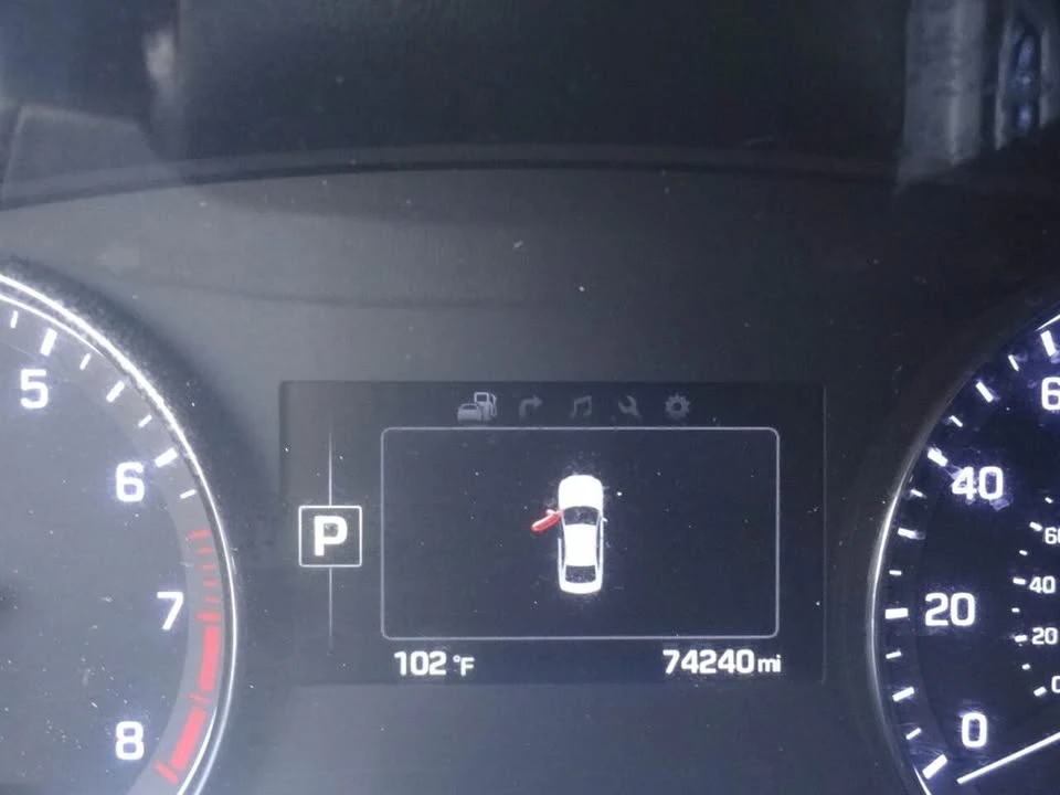 2016 Hyundai Genesis - Image 19 of 20