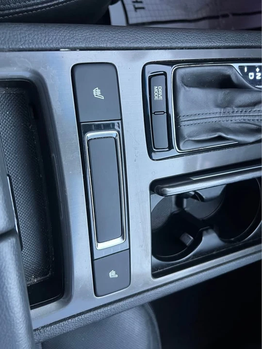 2016 Hyundai Genesis - Image 14 of 20