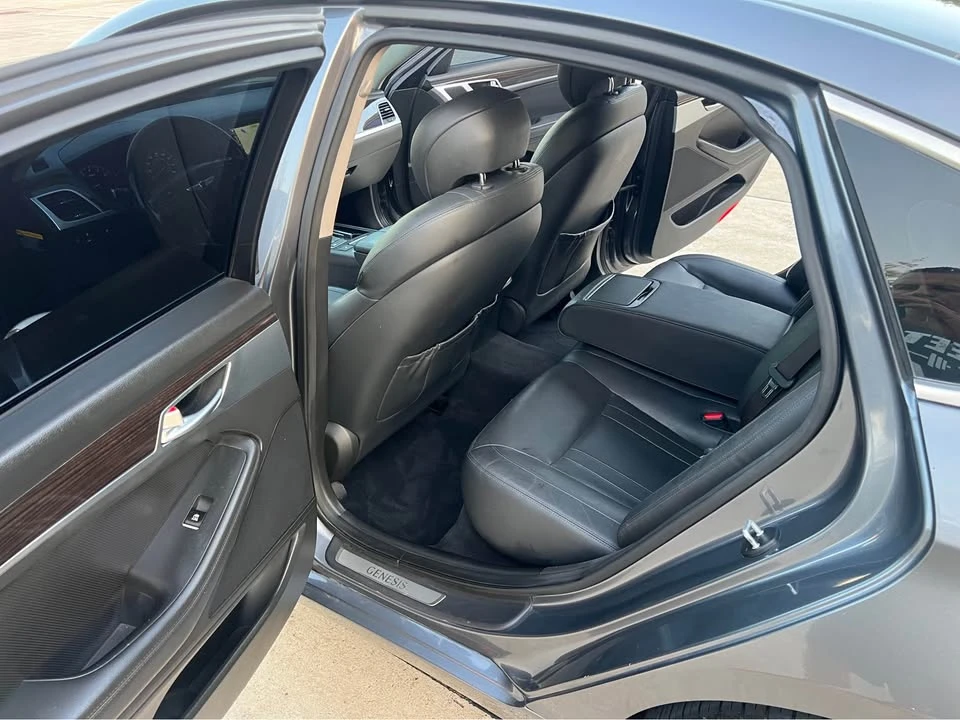 2016 Hyundai Genesis - Image 9 of 20